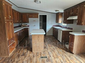 946 Harbin Rd in Dandridge, TN - Foto de edificio - Building Photo