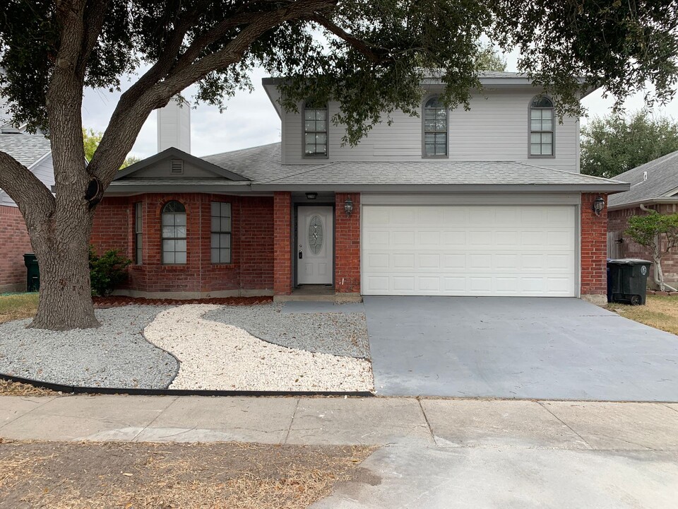 7321 Twilight Ridge Dr in Corpus Christi, TX - Building Photo