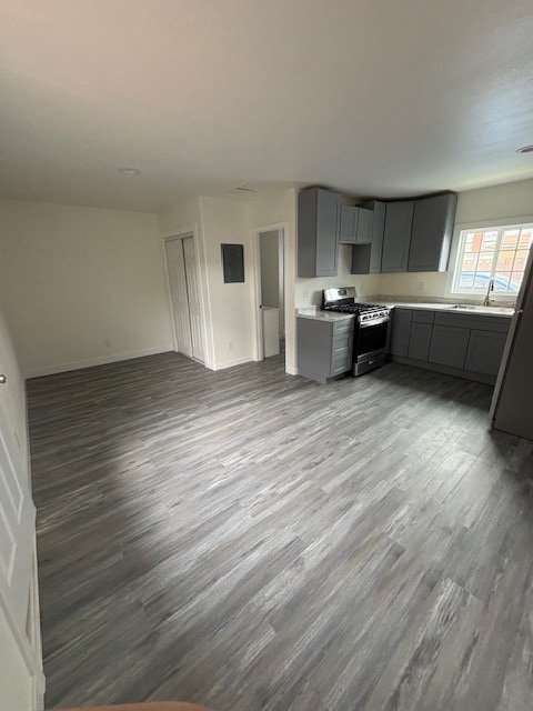 10428 Somerset Blvd in Bellflower, CA - Foto de edificio - Building Photo