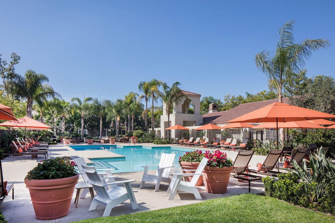 Aliso Town Center Apartment Homes in Aliso Viejo, CA - Foto de edificio