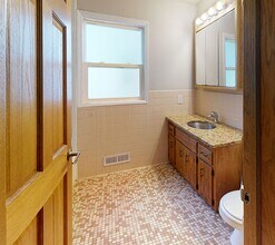 1203 Como Ave SE-Unit -1 in Minneapolis, MN - Building Photo - Building Photo