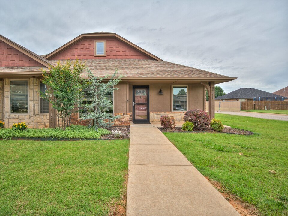 8921 SW 55th St in Oklahoma City, OK - Foto de edificio