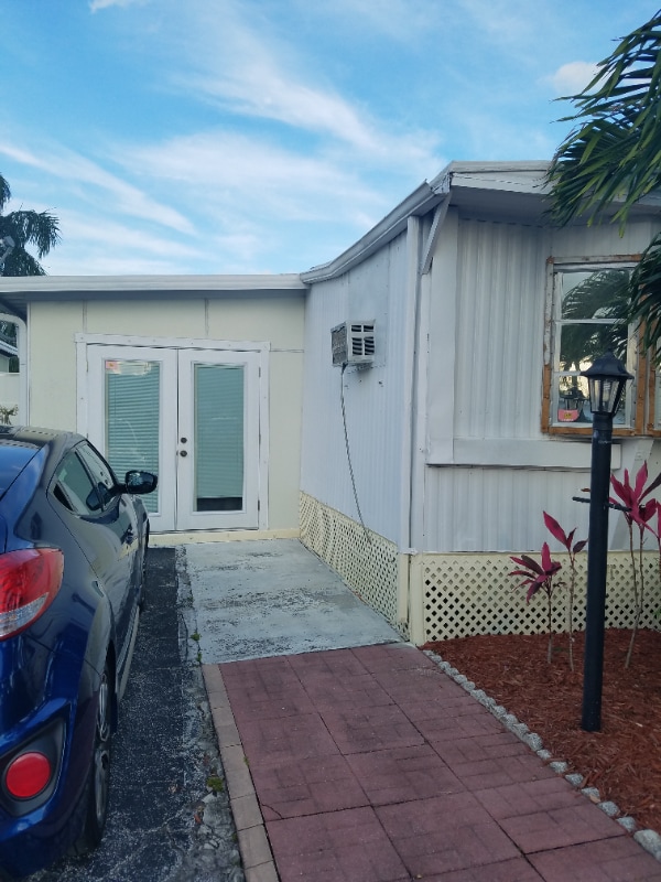 3020 NW 28th Ln in Oakland Park, FL - Building Photo - Building Photo