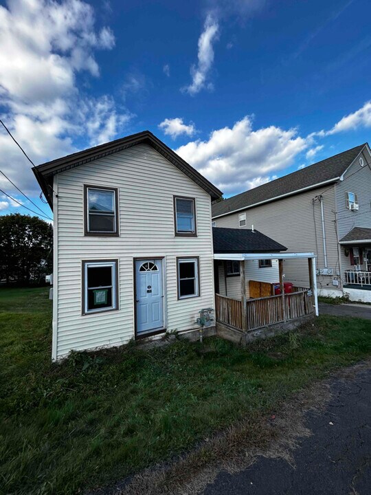 317 Hudson St in Jermyn, PA - Building Photo