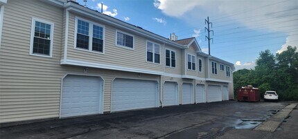 1417 Whispering Hills Dr in Chester, NY - Building Photo - Building Photo