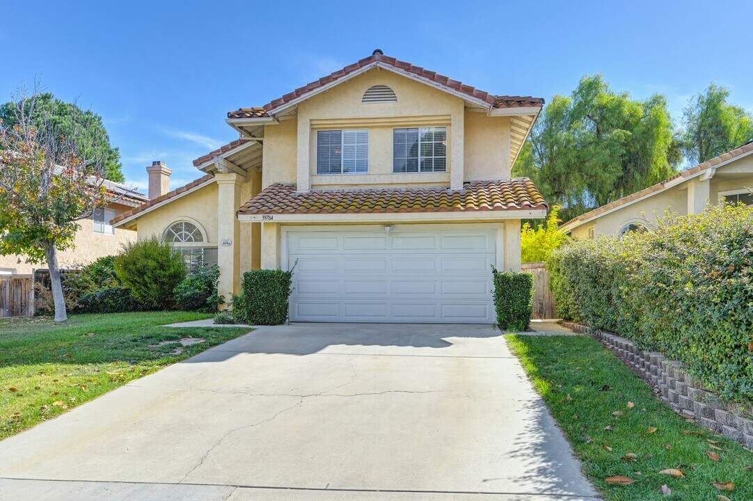 39784 Roripaugh Rd in Temecula, CA - Foto de edificio