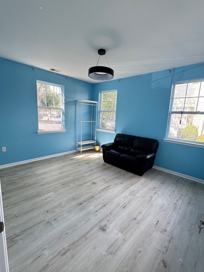 1307 Emsworth Dr in Chesapeake, VA - Building Photo - Building Photo