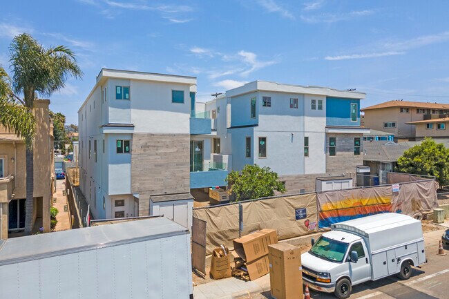 Sail Bay at Pacific Beach in San Diego, CA - Foto de edificio - Building Photo