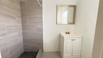 1176 NW 48th St in Miami, FL - Building Photo - Building Photo