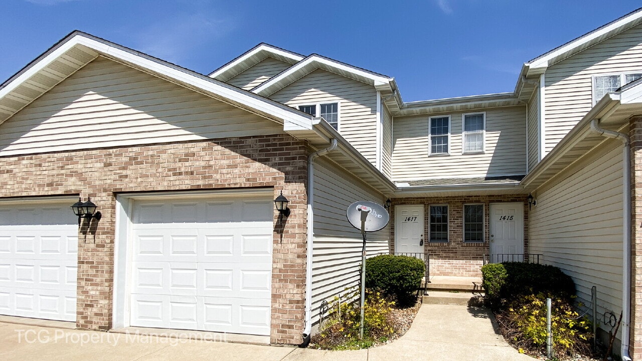 1413 Adams St in Ottawa, IL - Building Photo