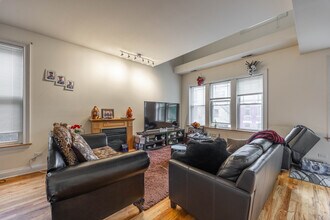 1720 W Beach Ave, Unit 2 in Chicago, IL - Building Photo - Building Photo