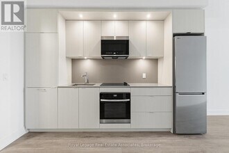 60 Central Park Roadway in Toronto, ON - Building Photo - Building Photo