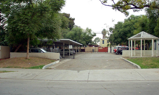 615 E Pine St in Santa Ana, CA - Building Photo - Other