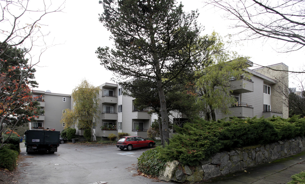 Alder House in Seattle, WA - Building Photo