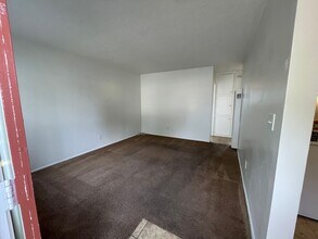 189 E 10th St-Unit -187 E. 10th St. in Beaumont, CA - Building Photo - Building Photo