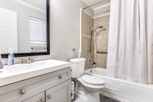 6759 Trail Lake Dr in Fort Worth, TX - Building Photo - Building Photo
