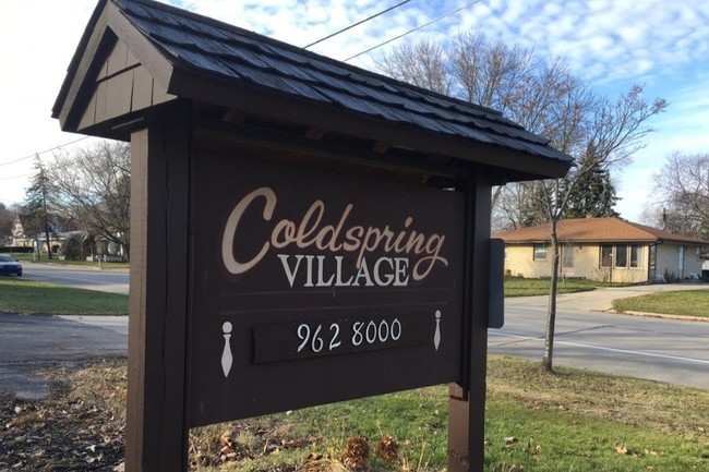 Cold Spring Village Apartments in Greenfield, WI - Foto de edificio - Building Photo