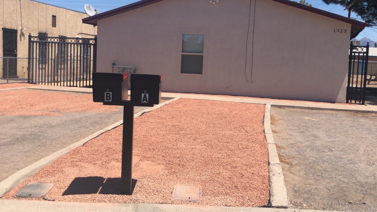 1323 S Almendra St, Unit B in Las Cruces, NM - Foto de edificio