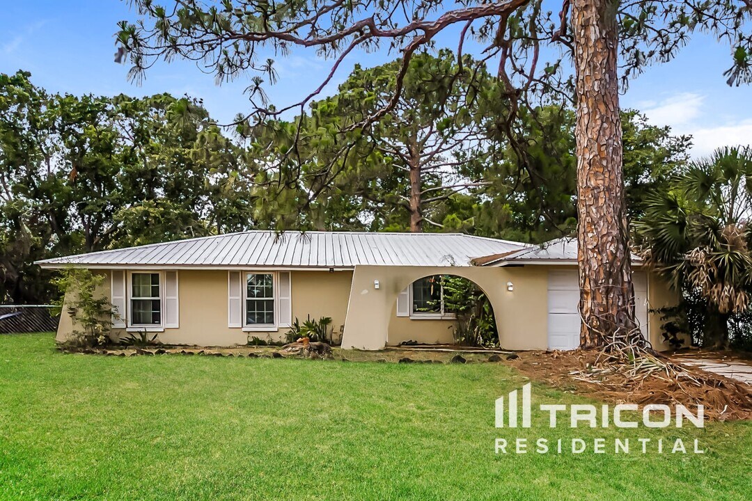 5058 Silk Oak Dr in Sarasota, FL - Building Photo