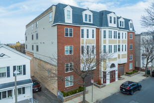 320 W 3rd St in Boston, MA - Building Photo