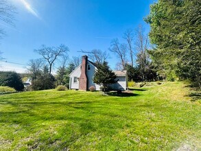 37 Weed St in New Canaan, CT - Building Photo - Building Photo