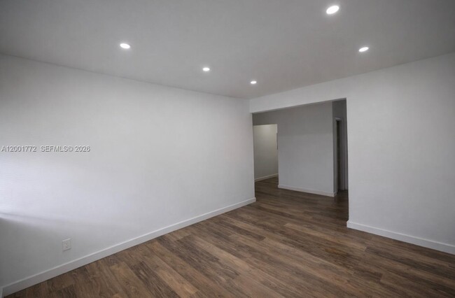 7600 Dickens Ave in Miami Beach, FL - Building Photo - Building Photo