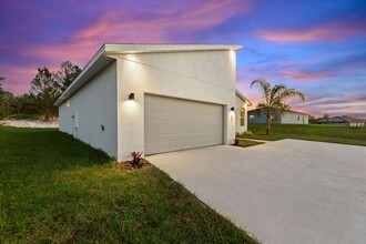 53 Redwood Ct in Poinciana, FL - Building Photo - Building Photo