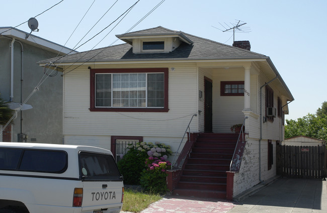 3472 39th Ave in Oakland, CA - Foto de edificio - Building Photo