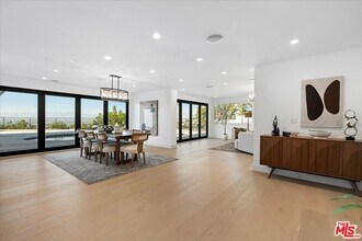 15655 Castlewoods Dr in Los Angeles, CA - Building Photo - Building Photo