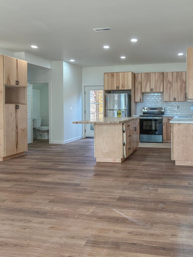 7735 SE 77th Pl in Portland, OR - Building Photo - Building Photo