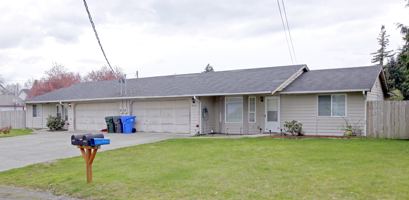 9505-9507 SW Division Ln in Tacoma, WA - Building Photo