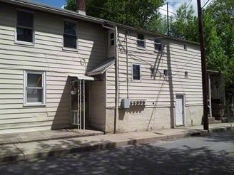 32 Cottage St