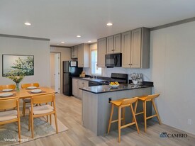 9634 Seaway Dr in Algonac, MI - Building Photo