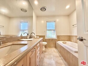 1148 Las Pulgas Rd in Los Angeles, CA - Building Photo - Building Photo