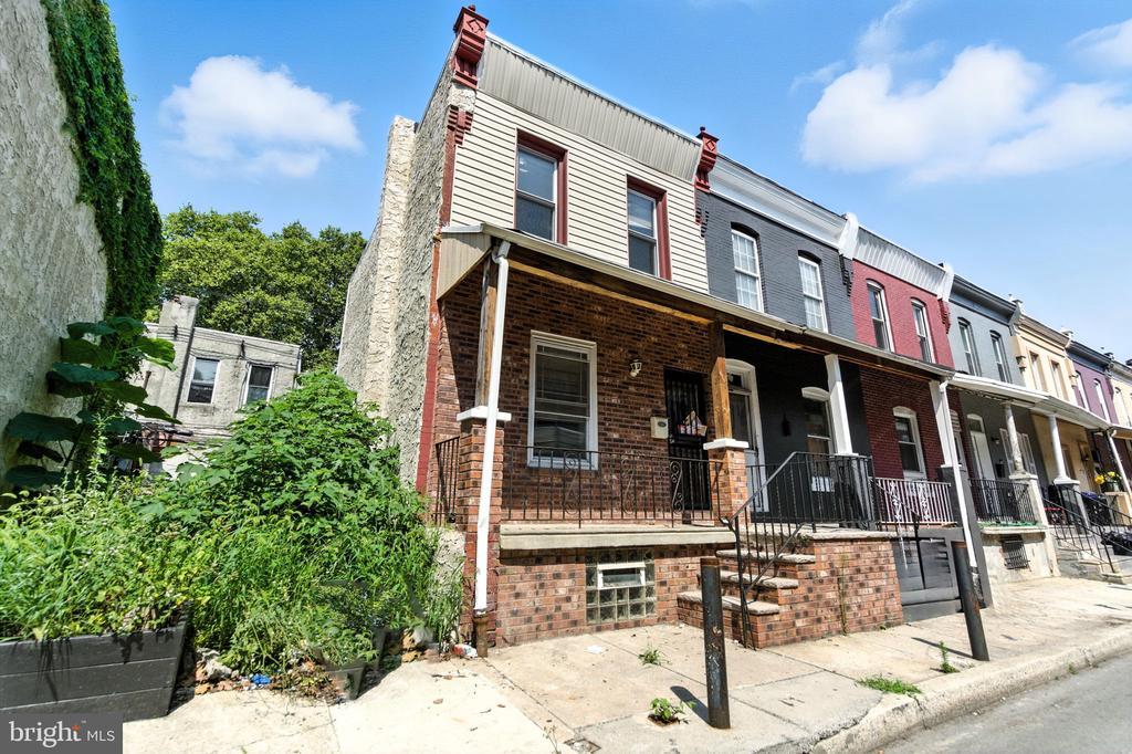 144 N Dearborn St in Philadelphia, PA - Building Photo