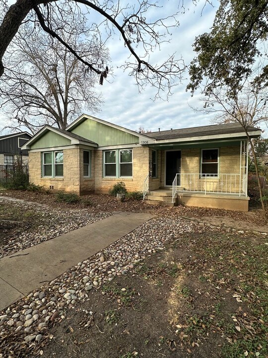 1308 Crestwood Rd in Austin, TX - Building Photo