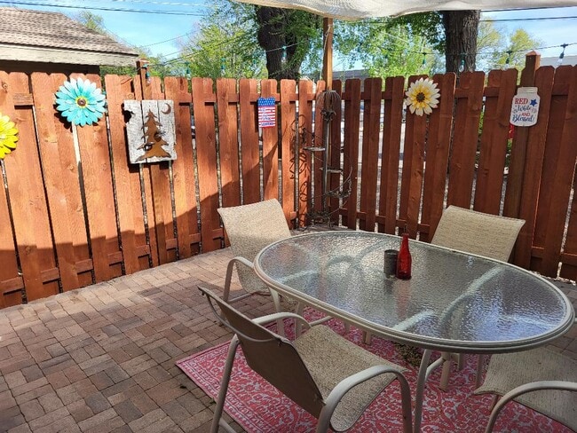 property at 703 N Walnut St