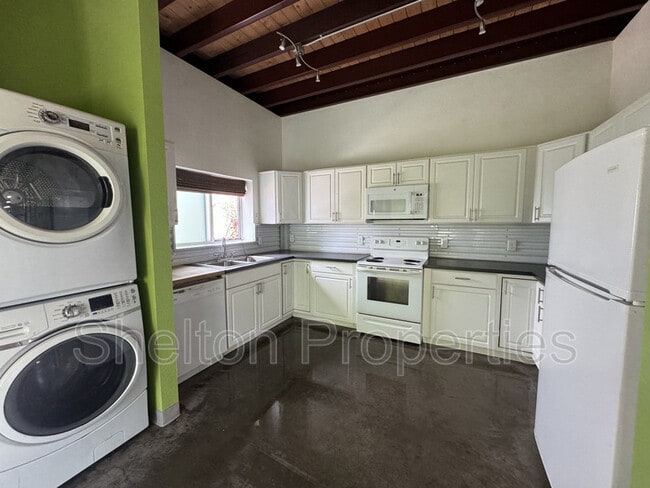 property at 2121 W Hayward Ave