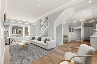 308 Newton St in Waltham, MA - Building Photo - Building Photo