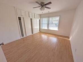 1051 S Wooster St in Los Angeles, CA - Building Photo - Building Photo