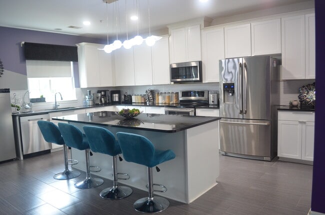property at 14760 Mason Creek Cir