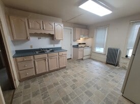 225 Pleasant St, Unit 2F in Hanover, PA - Building Photo
