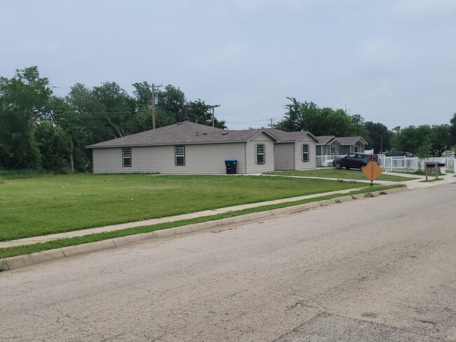 5111 Avenue G in Fort Worth, TX - Foto de edificio - Building Photo