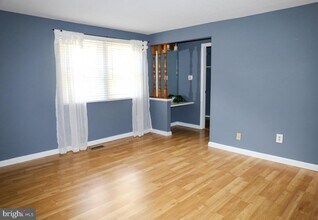 3006 Summershade Ct in Herndon, VA - Building Photo - Building Photo