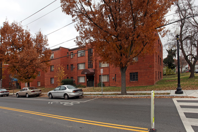 5516 Nannie Helen Burroughs Ave NE in Washington, DC - Building Photo - Building Photo