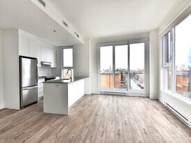 468 sg Condos Locatifs Plateau Mont Royal in Montréal, QC - Building Photo