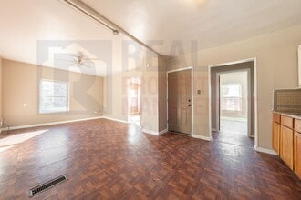 4242 Mapledale Ave, Unit Unit #2 in Cleveland, OH - Building Photo - Building Photo