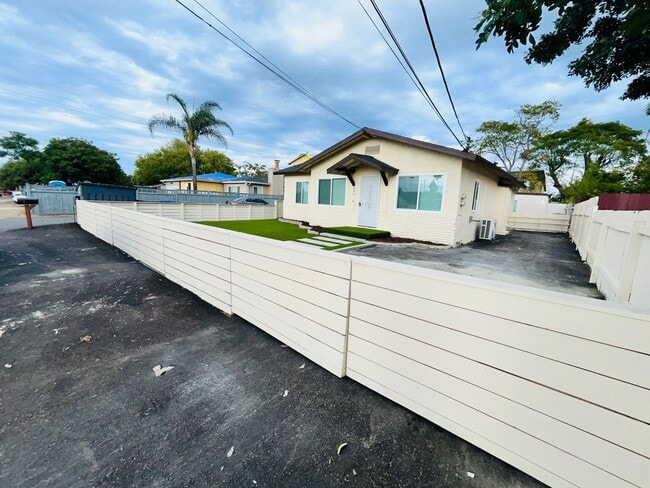 737 S Sunshine Ave in El Cajon, CA - Building Photo - Building Photo