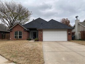 405 Rhoades Ct in Norman, OK - Building Photo