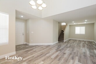 5681 Woods Crossing St in Las Vegas, NV - Foto de edificio - Building Photo